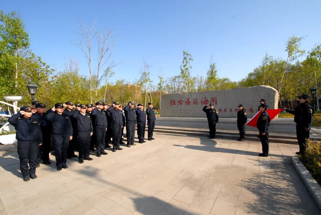 小雪关情速递同饮三江水共护母亲河同江海关国门之星志愿者服务队在