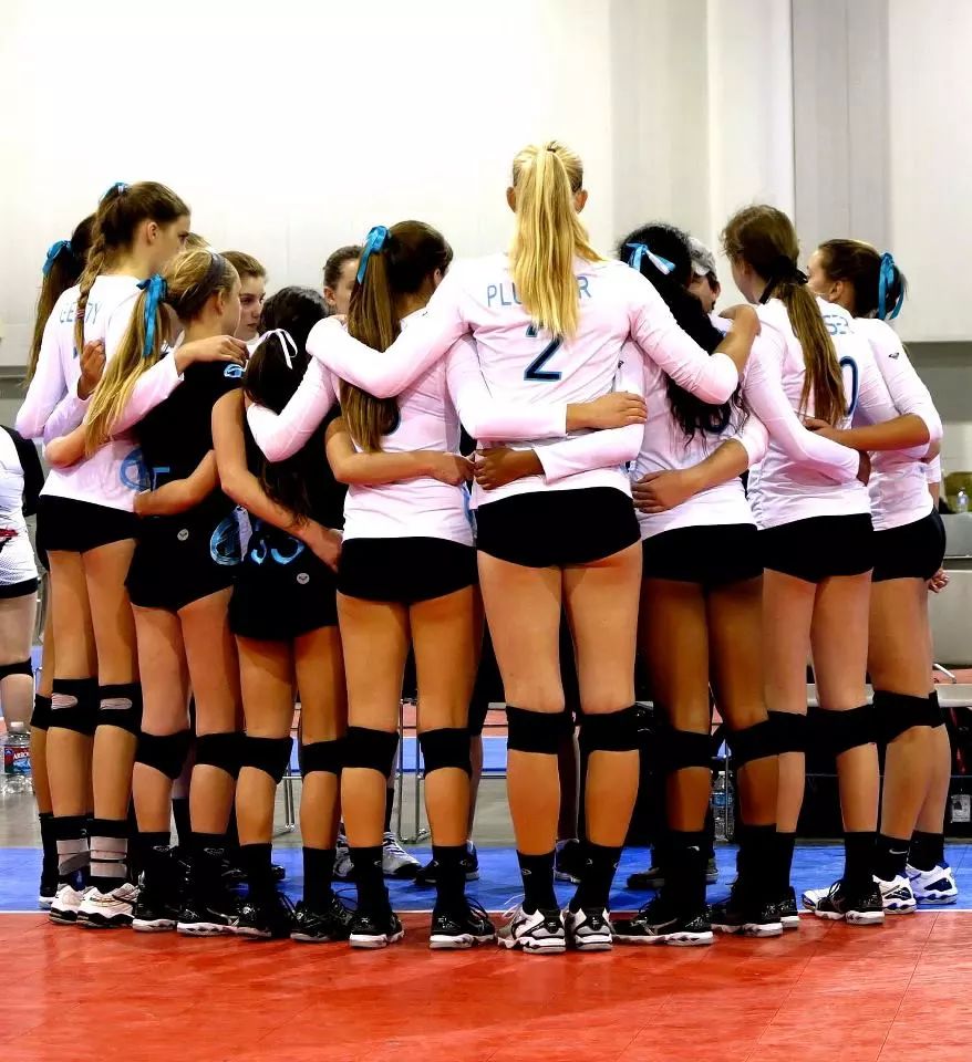 排球比赛里为什么女排必须穿紧身裤