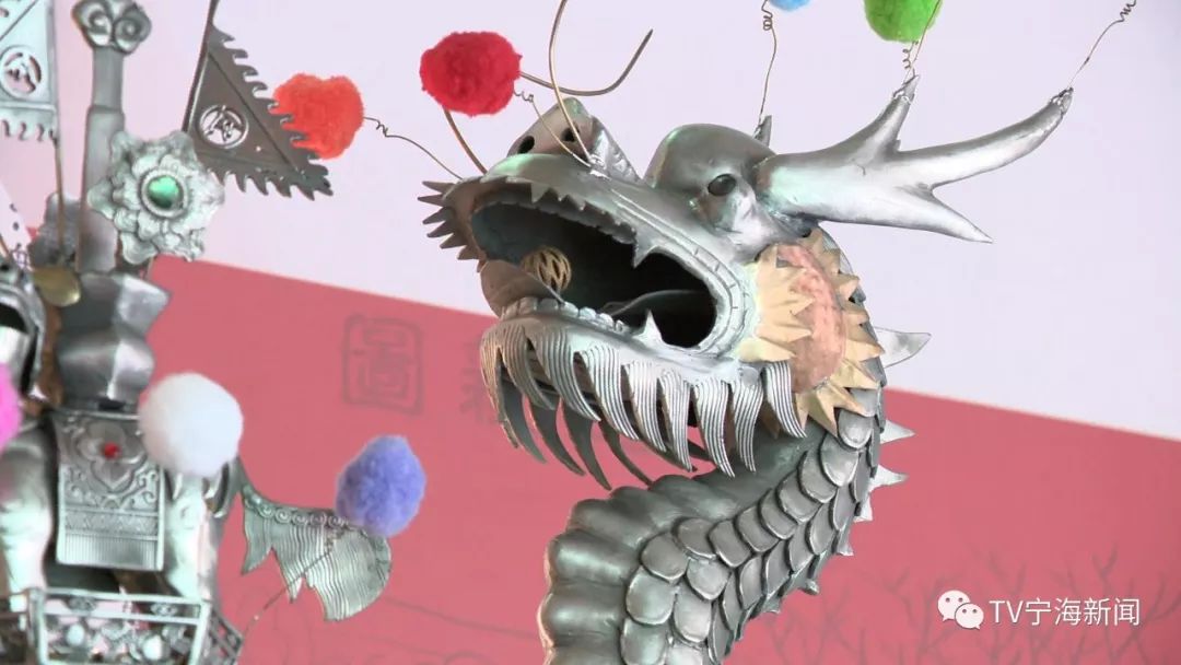 在文化园的婚嫁展厅,整齐地摆放着"半副銮驾"的18件锡器,包括龙头