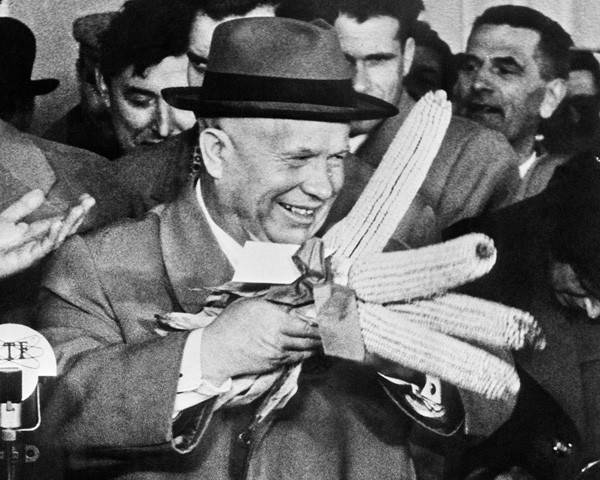 原创胸前挂着27枚勋章的苏联英雄为何在最风光的时候被亲信赶下台