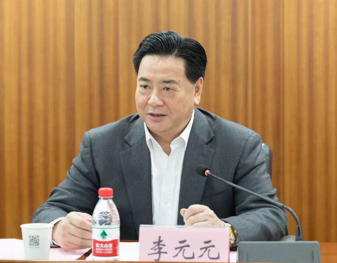 抢鲜看中建三局与华中科技大学商谈合作