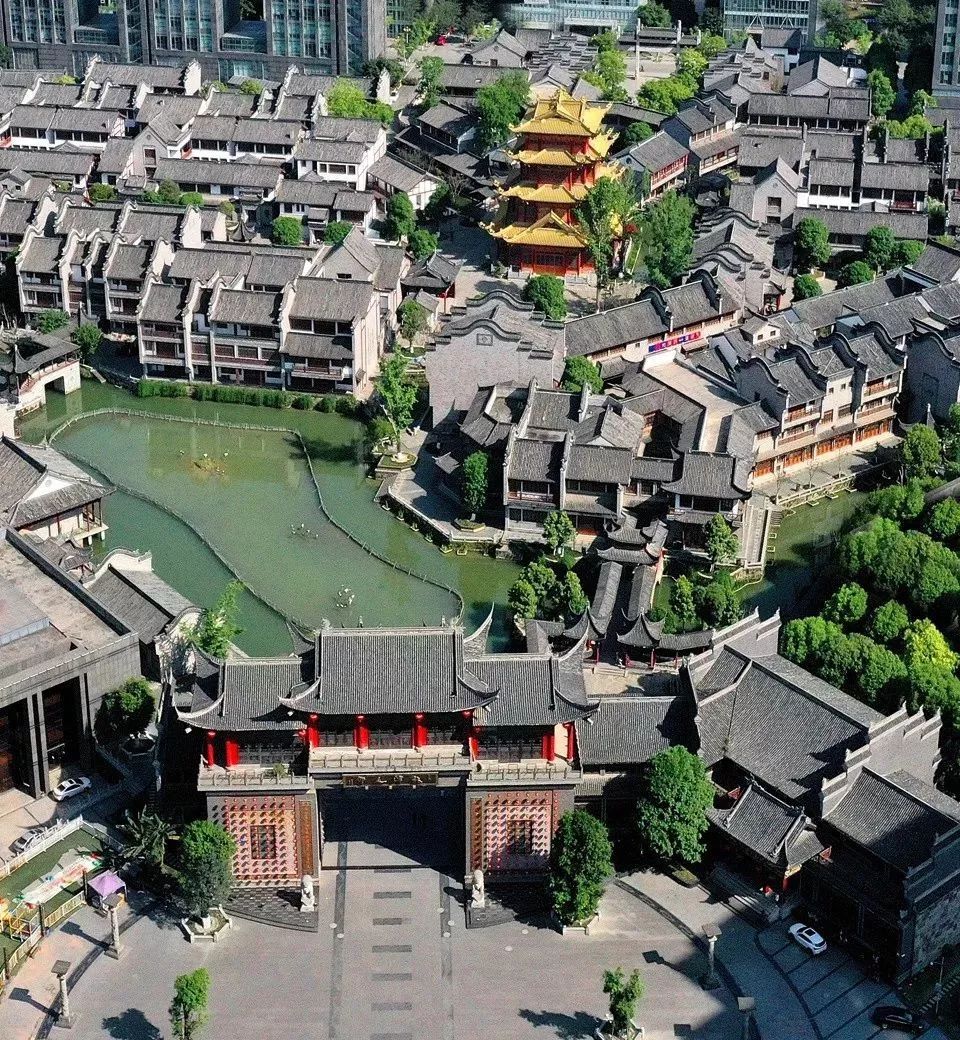 人民日报发声成都龙潭水乡为何昙花一现