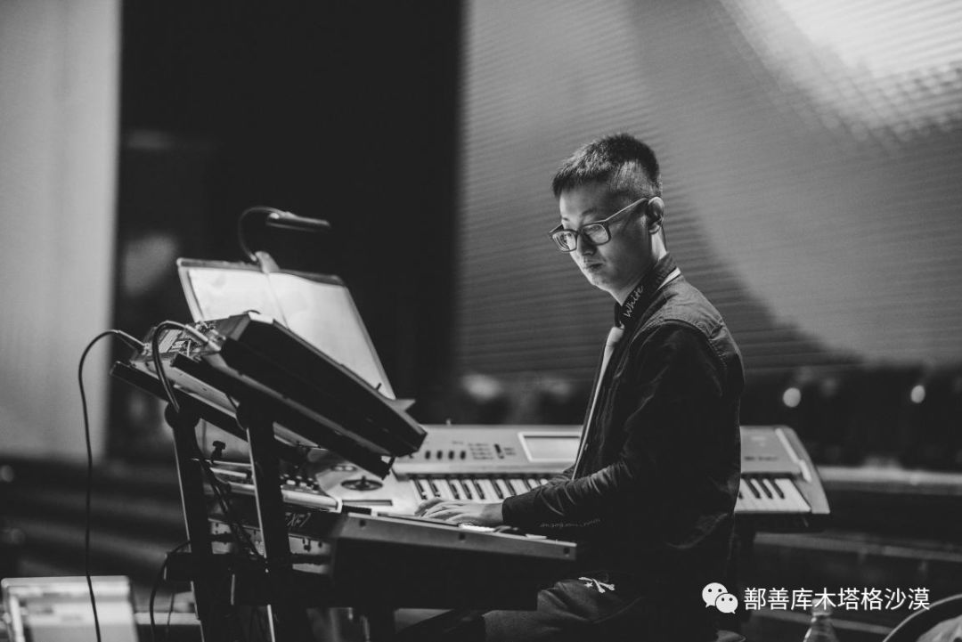 好声音汪峰战队张鑫鑫强势助阵库木塔格沙摩120活动!