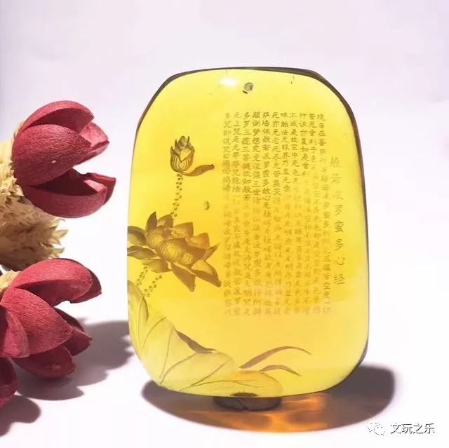 把琥珀做成阴雕之后展现出空灵之美看到无不膜拜