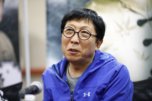 《玩偶之家》由导演吴晓江改编并执导,舞美设计顾明,灯光设计王瑞国