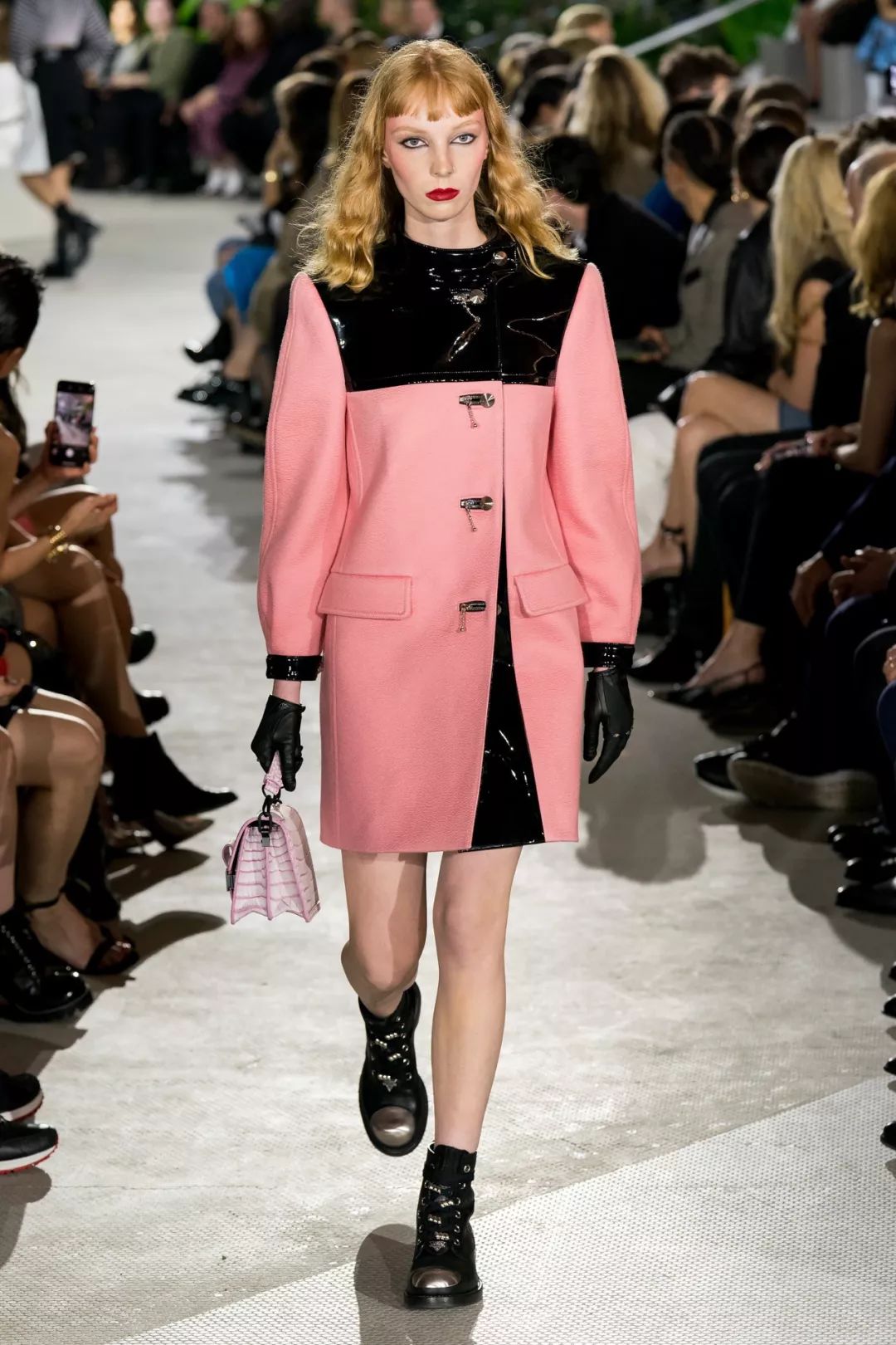 起飞,降落,在louis vuitton 2020年早春系列的时髦中转地,领取下一站