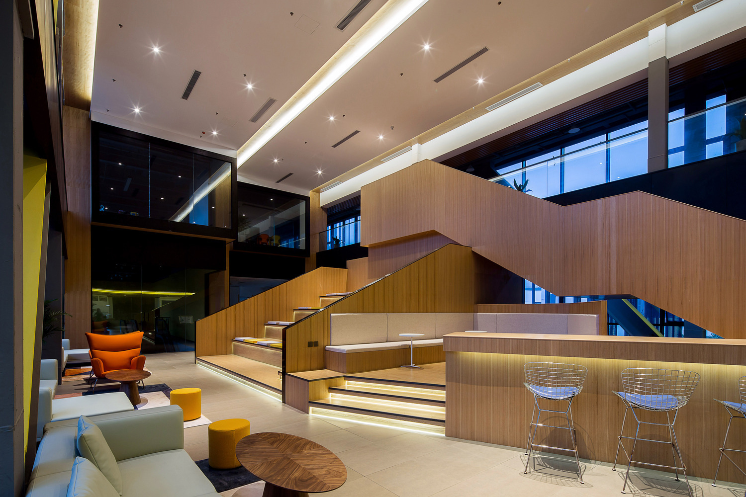 时尚前卫的联合办公室设计,工作玩乐两不误!