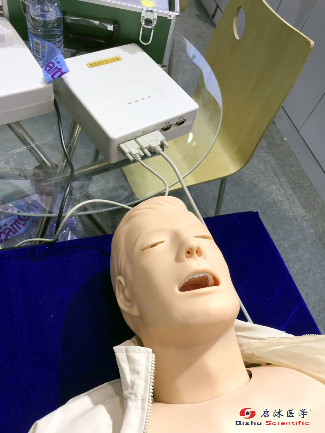 上海启沭医学展示大屏幕电脑心肺复苏模拟人