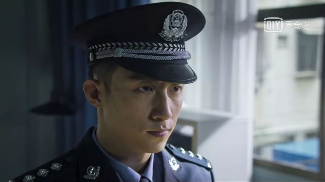 唯一可以确定是好人身份的,只有男主角——年轻缉毒警察李飞(黄景瑜