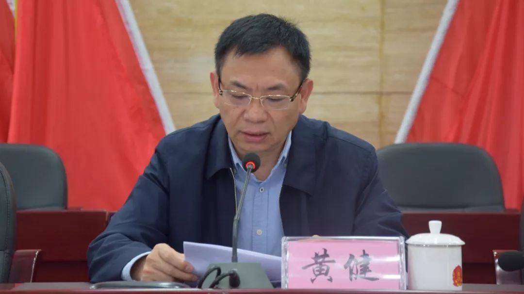 学校副校长郑世琳,内江凤凰企业(集团)有限公司董事长,总经理李开明