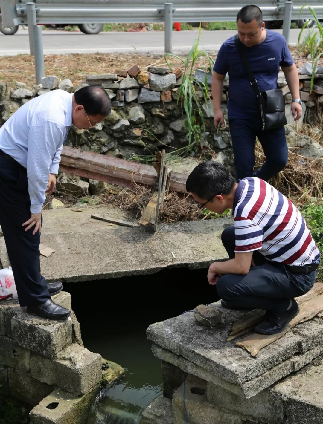 南寧市生態環境局到隆安縣指導開展縣級飲用水水源地環境問題整治