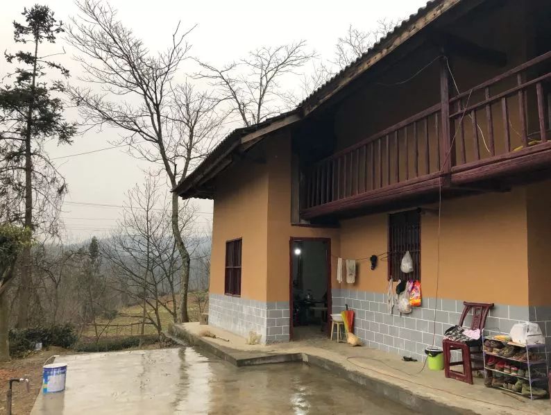 生活以痛吻我我仍报之以歌记甘沟村模范丈夫温自俊