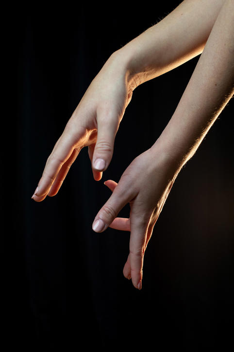 画手不会画"手",真是笑skr人,数十个手部动作参考素材(noah bradley)