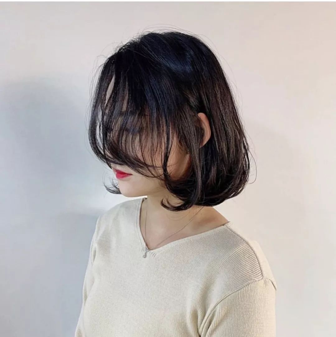 想要脸变小发尾卷一卷