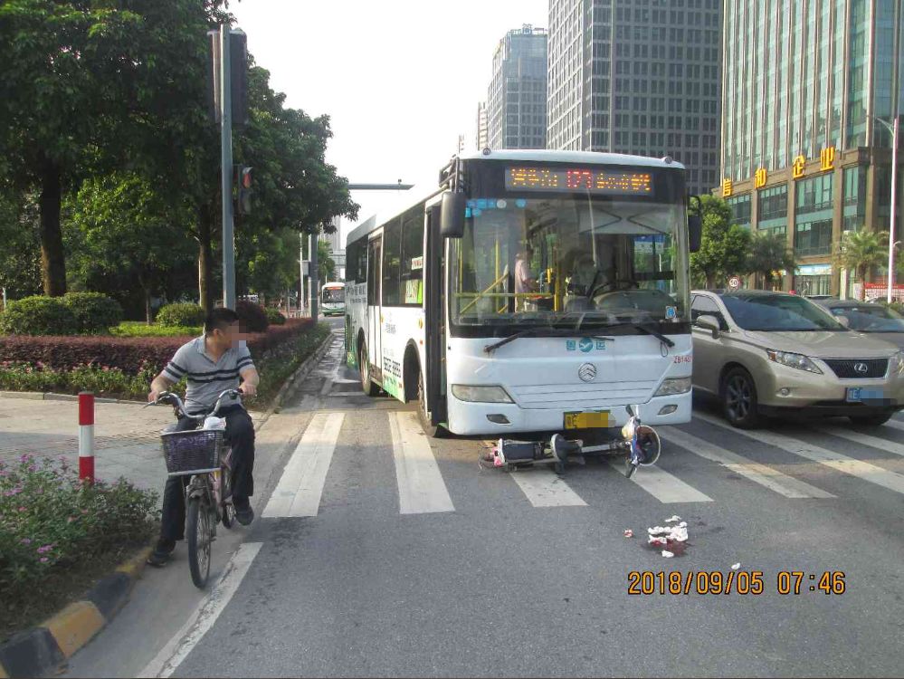 所有人在均安骑电动自行车摩托车千万别干这事