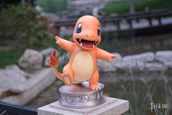 11的宝可梦有多大御三家小火龙雕像俏皮登场