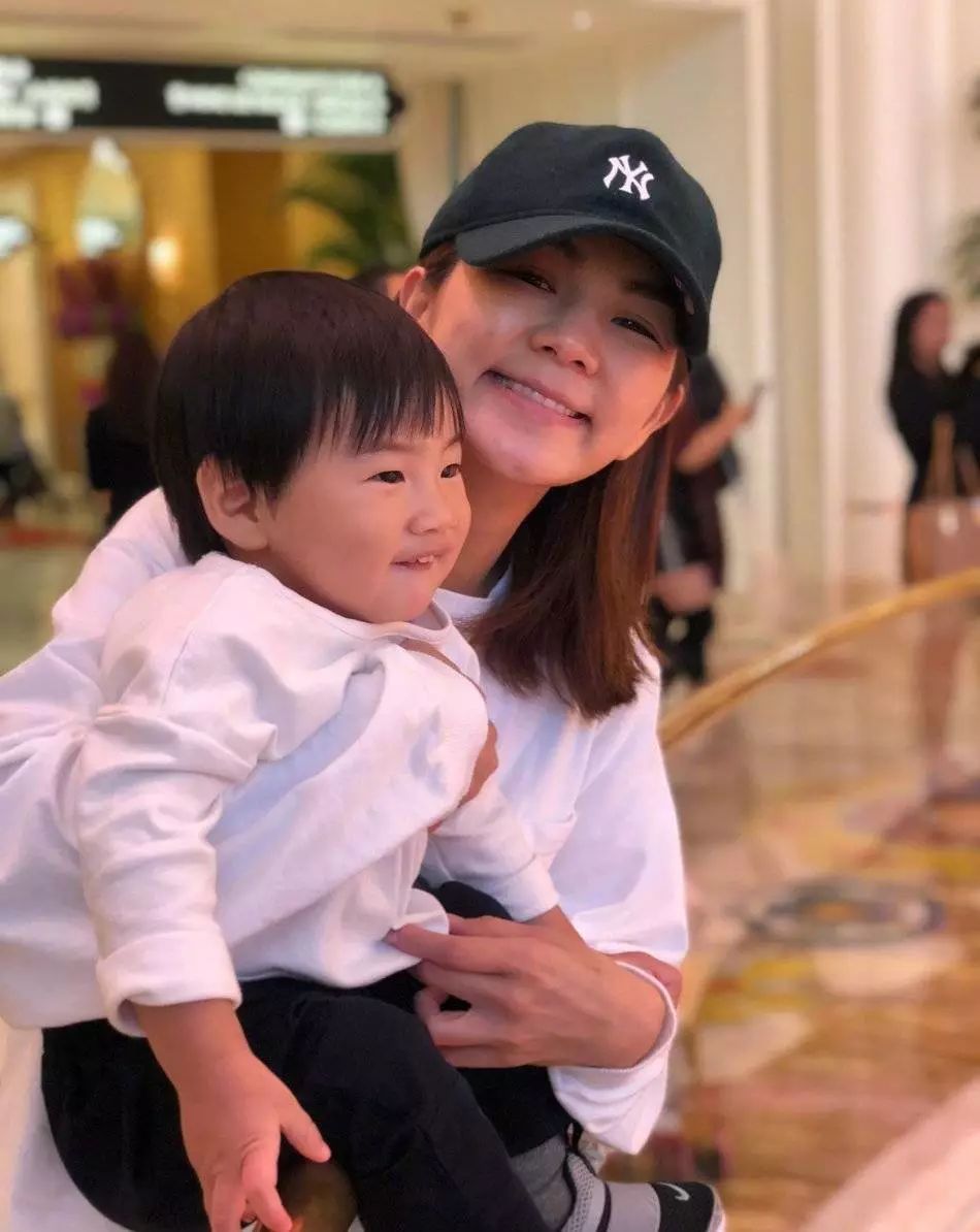 ella自爆生育后遗症引发热议每个妈妈都值得zui精致的