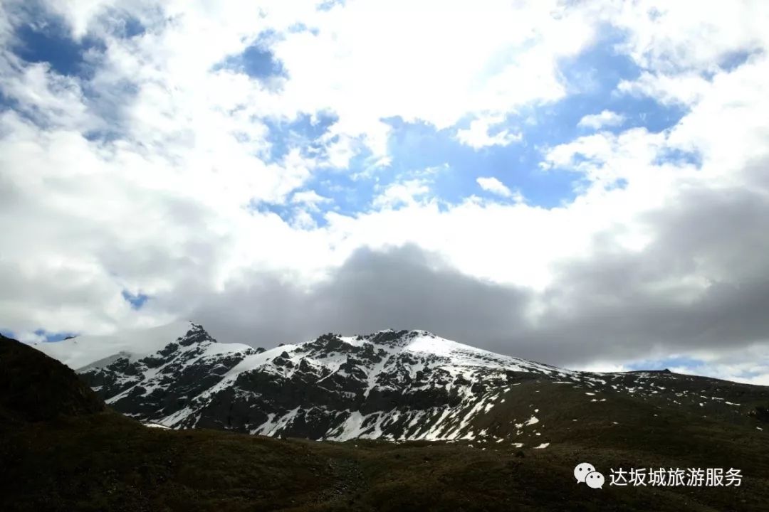 达坂城博格达峰图片