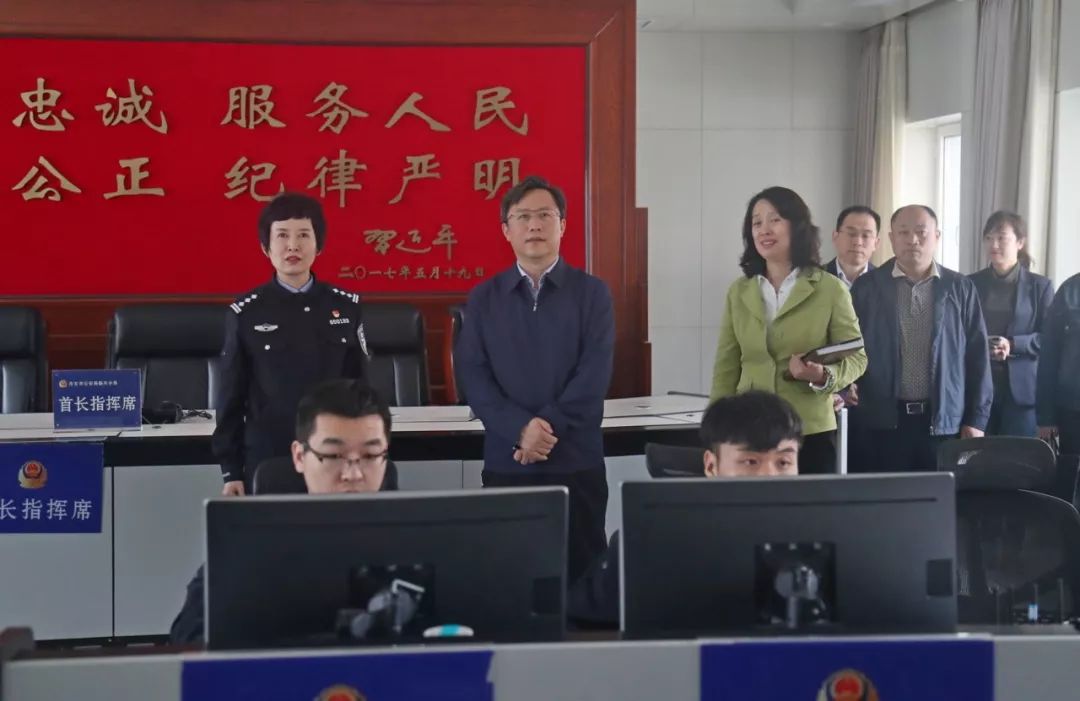 5月13日,区委书记栾春新深入到公安振兴分局,区教
