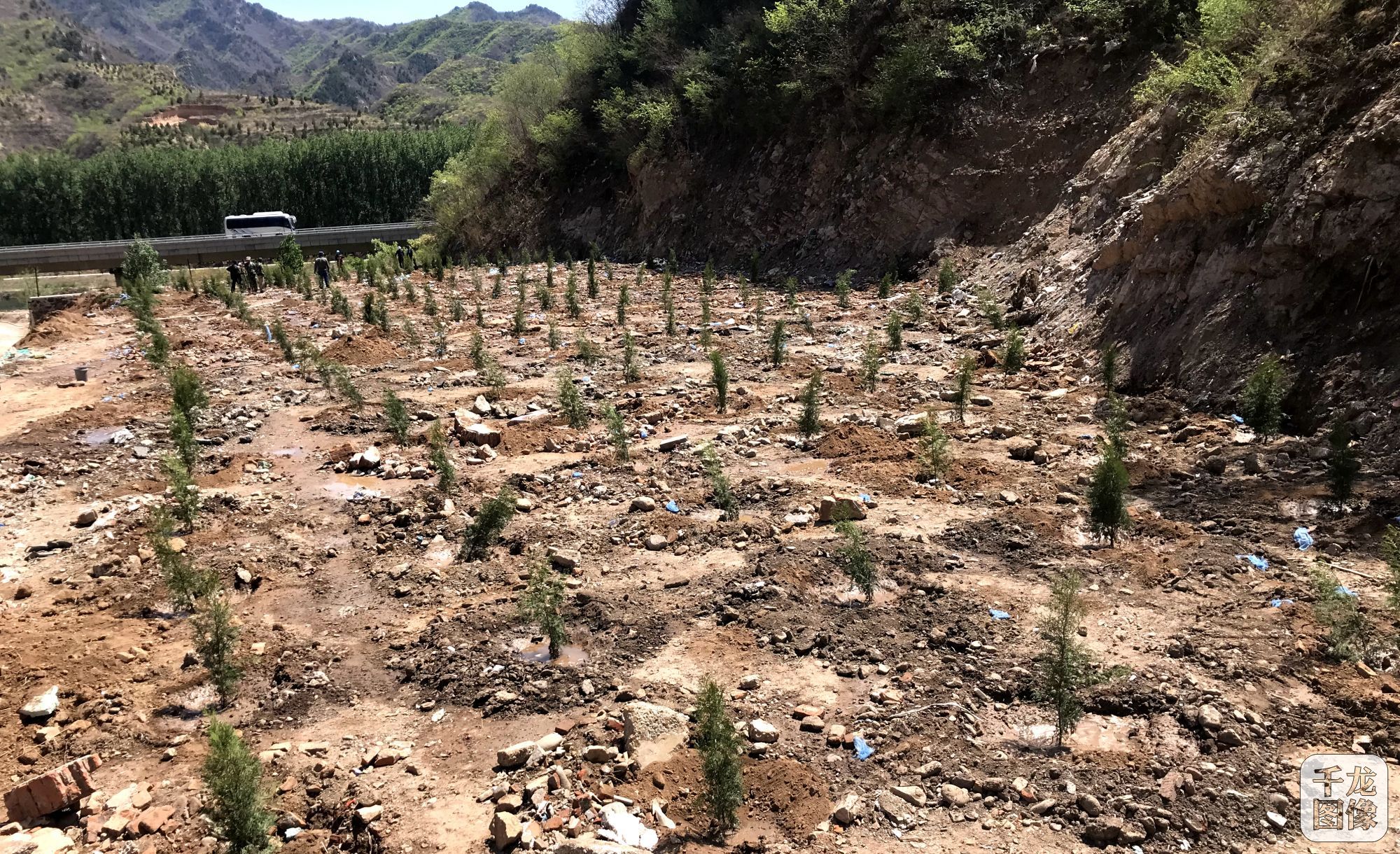 怀柔区汤河口镇建筑垃圾填埋场变身绿地_孟楷