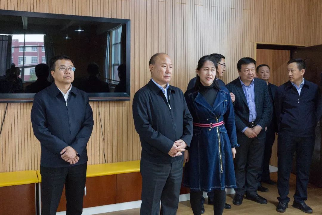 聚焦丨鄂尔多斯市委副书记,市长斯琴毕力格调研我市教育工作