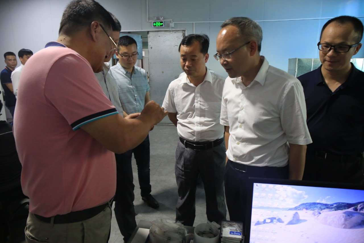 杨威,张晓玲,杨金国,林志海,郭先建等县领导参加了会议. 返回搜