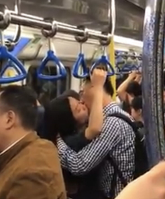 公交车地铁上发生的那些囧事,网友说:快让我下车,欢迎留言评论