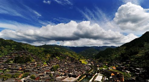 聚焦黃果樹西江千戶苗寨硃砂古鎮梵淨山旅遊高鐵專線首發儀式銅仁站