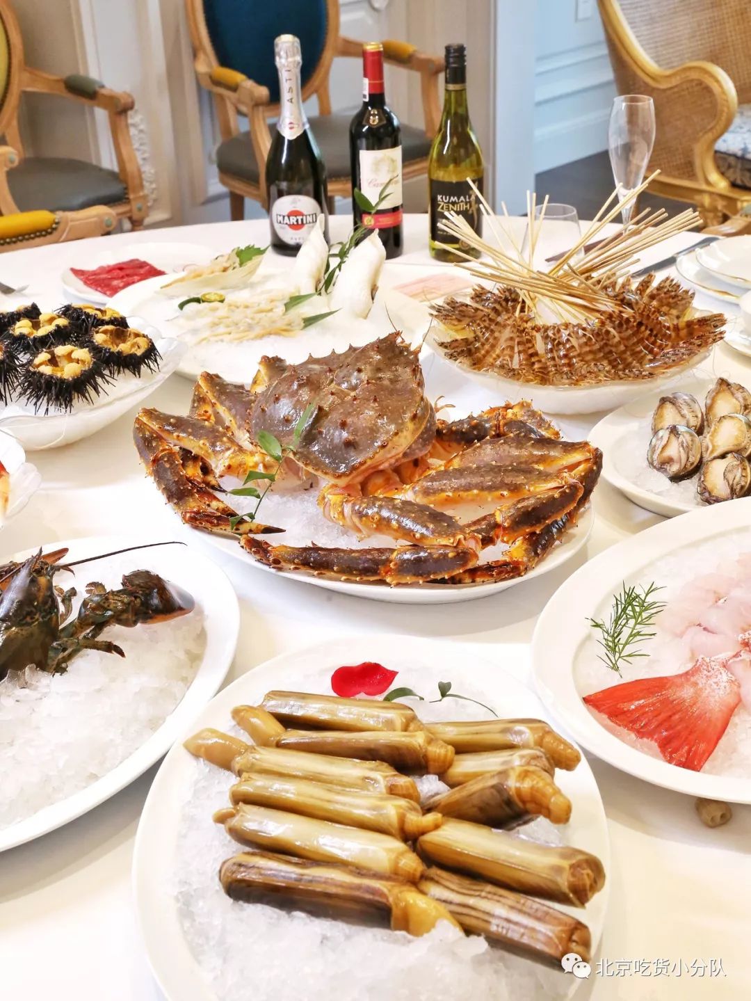 咱们吃到的都是从池子里现捞的活海鲜哟~全部是活海鲜套餐内包含