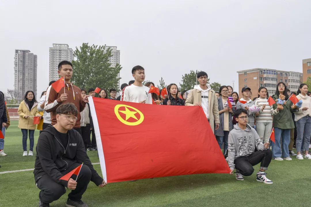 今天头条天津商业大学超燃快闪深情告白祖国快戳