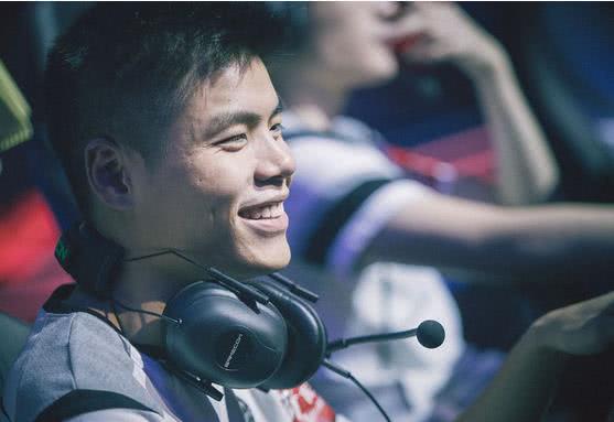 不过大鹌鹑的名字就更神了,竟然叫郭鼎,不过他还不是最厉害的,最魔性