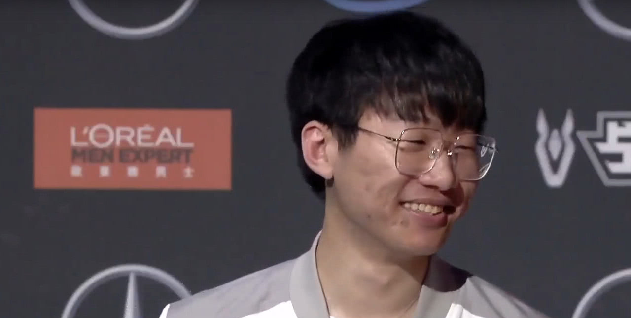 英雄联盟:ig宁王在赛前失恋,对手g2很不幸地成为了发泄对象!