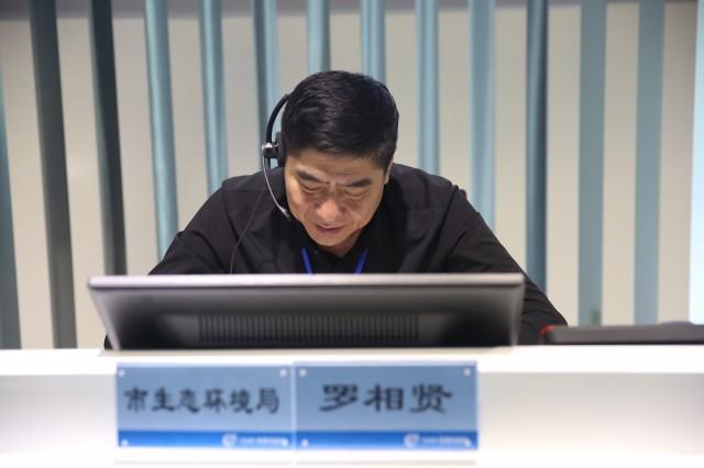 5月15日,潍坊市生态环境局党组书记,局长罗相贤来到12345政务服务热线
