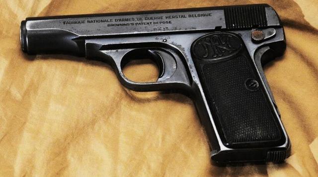 正因如此,天皇"鱼刺"给野尻的黄金勃朗宁才显得更为珍贵.