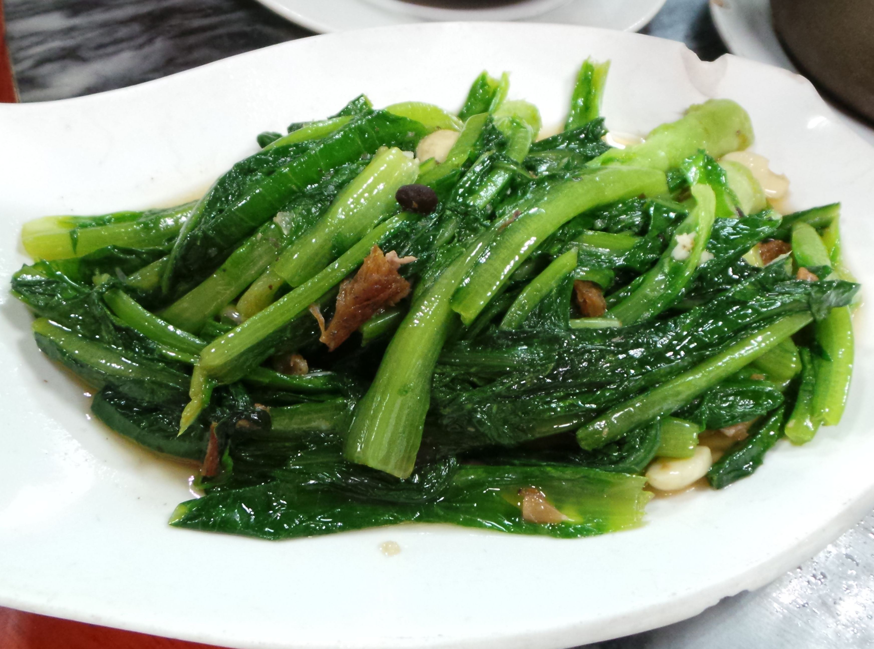 炒青菜的时候,青菜下锅之后,是先放盐好,还是出锅前再放盐好?