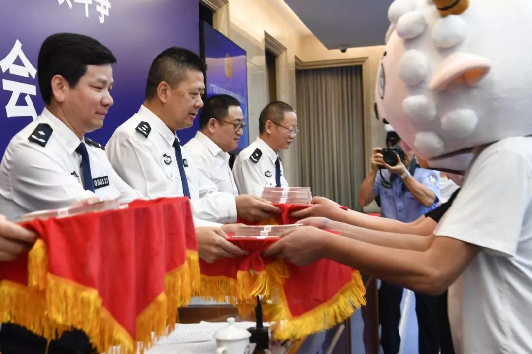 扫黑广东公安严打涉黑恶犯罪澄海一涉黑组织被打掉22人被抓