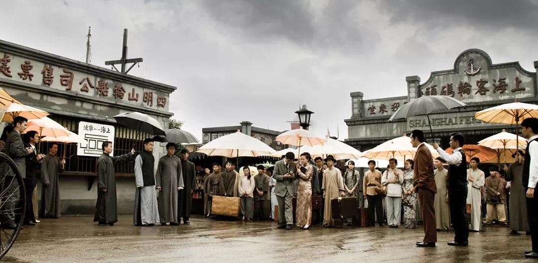 央视一部热播电视剧《向东是大海》讲述了宁波商帮的故事,他们闯上海