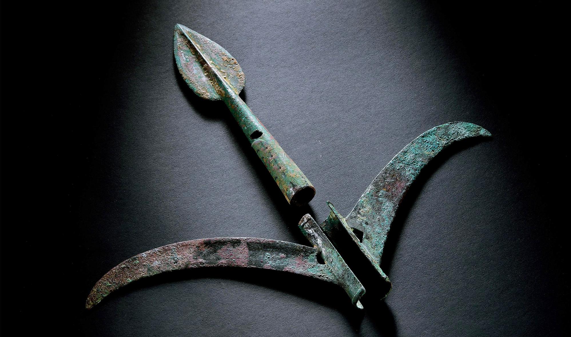 枪,张飞使用丈八矟矛枪,马超使用豪龙枪,《水浒传》中有双枪将董平,金