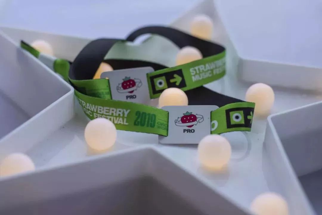草莓倒计时 | 什么才是音乐节现场最时髦的潮流单品!