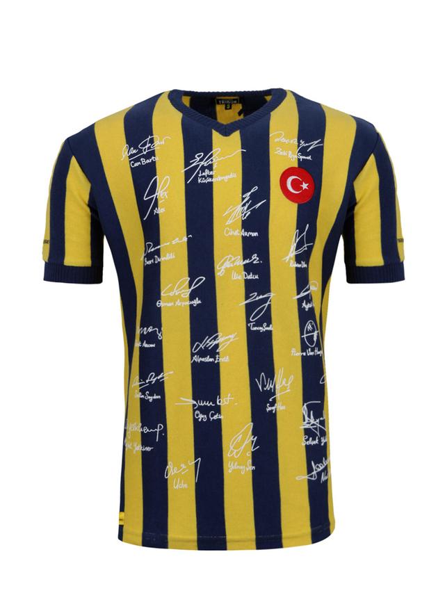 已售10万件!费内巴切发布元老签名球衣筹措资金