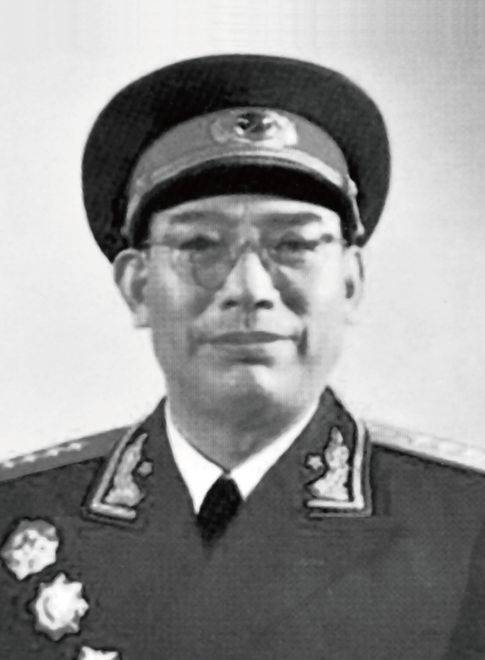 32年因治伤到苏联,学习见证了苏军的装甲兵体系,更加深对技术的理解和