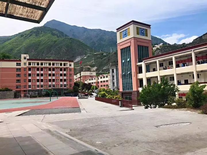 理县中学聊着聊着,陶宇欣说,麻成广的女儿曾经是自己的学生.