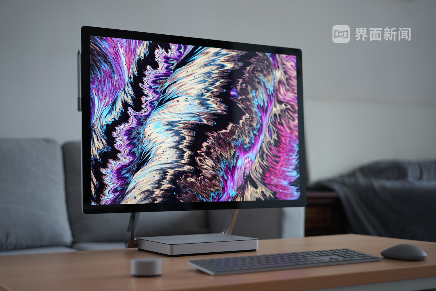 微软适时地为surface studio2升级了屏幕显示素质和配置,其屏幕亮度