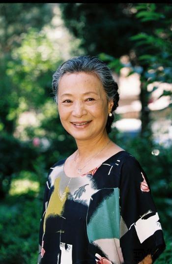 人艺出身,把灭绝师太演到淋漓尽致,与丈夫结婚近半个世纪仍恩爱_严敏