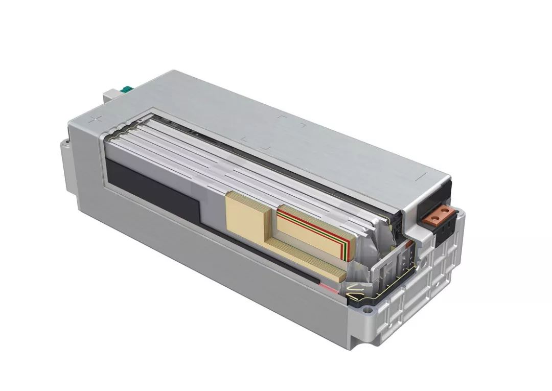 软包电池的成组形式都是电芯 散热片叠加,可以更高效地利用车内寸土