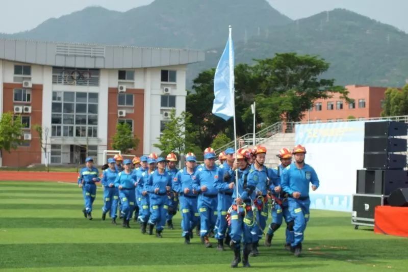 "坂东·蓝豹"这算是火了吧?被副省长接见了!