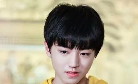 男生显乖巧的短发发型推荐流行又实用