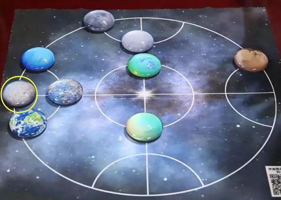 其实除了这个宇宙西瓜棋外,作者还延伸了猎星棋,孤星棋,星轨棋,牛角星