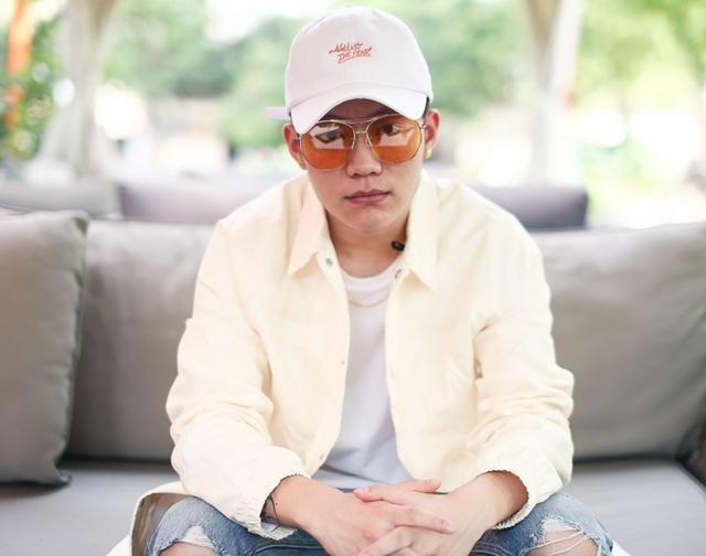 李小璐工作室否认与pg one暧昧,又点赞贾乃亮渐行渐远,闹啥呢_丁飞