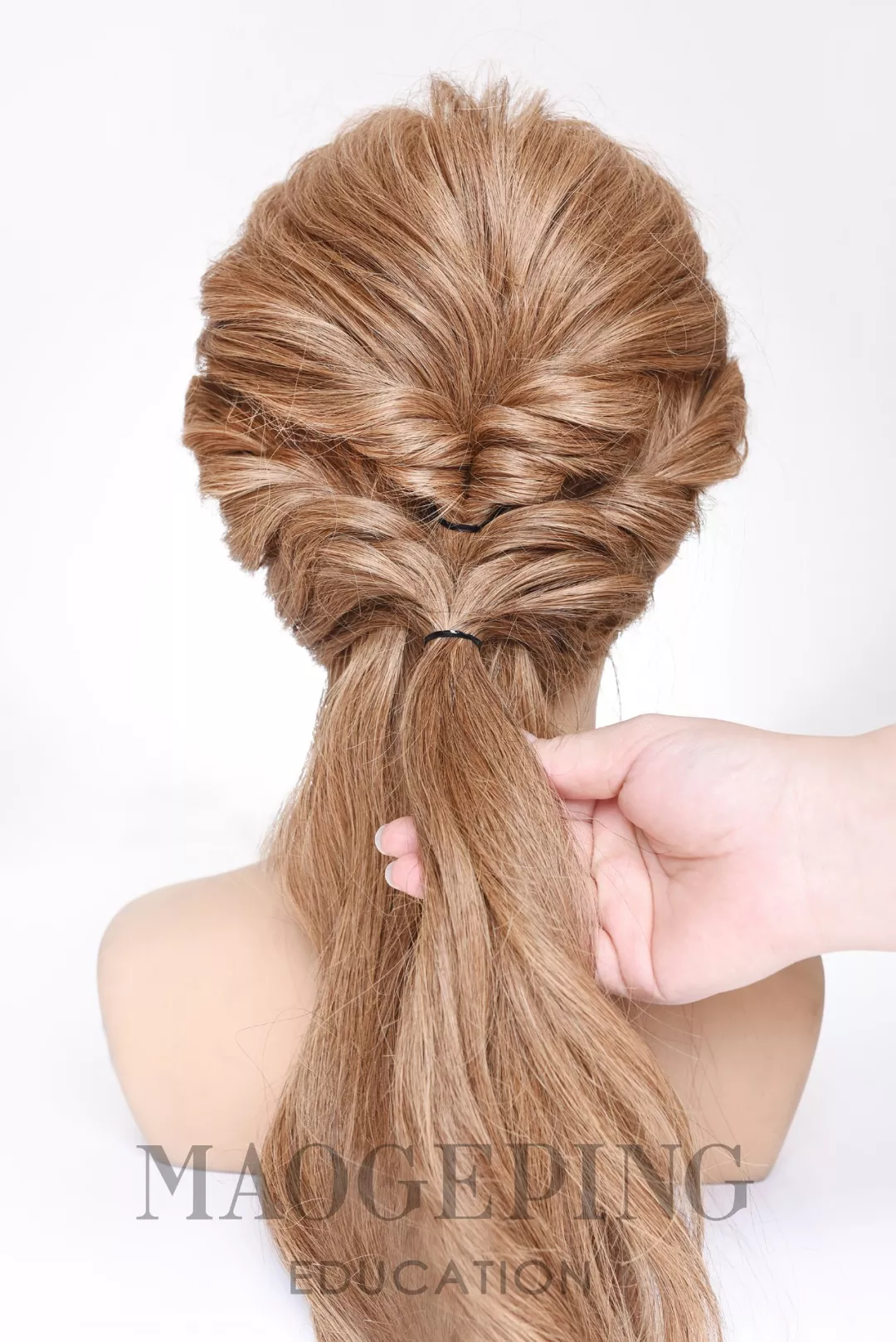 时尚晚宴发型怎么弄洋气?精致编发盘发任你挑